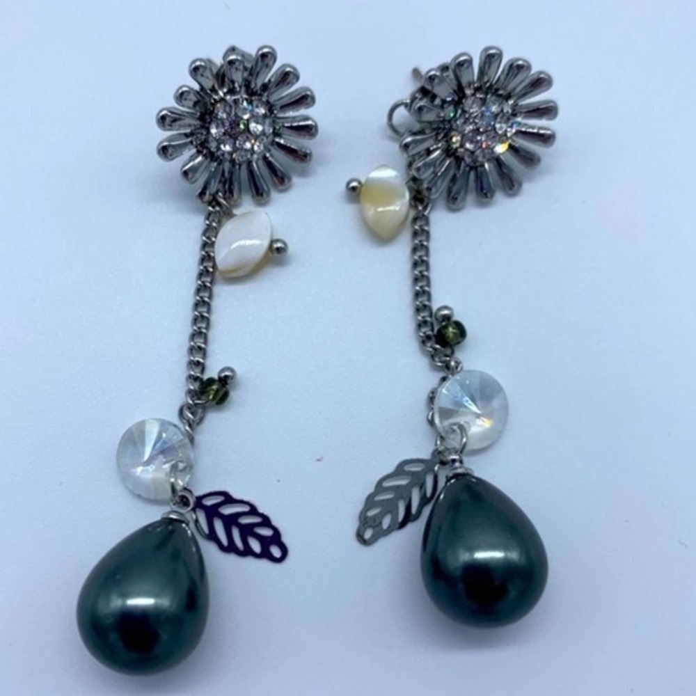 New black and crystal fashion dangling earrings